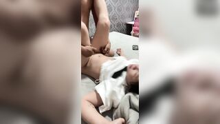 mẹ đi làm xa bố dượng ở nhà chịch con gái không trượt buổi nào