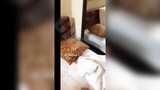 Nhìn hàng họ thế này, em cũng xuất mất rồi chị ơi