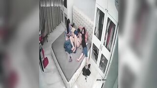 Bà dì khát tình mặc đồ hở hang trước mặt cháu, còn kêu cháu úp tay đo mu lồn của mình