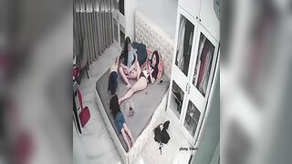 Bà dì khát tình mặc đồ hở hang trước mặt cháu, còn kêu cháu úp tay đo mu lồn của mình