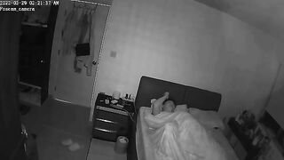 Cô vợ ngoại tình chồng đi làm, cô vợ gọi nhân tình về bú cặt rồi địt nhau trong phòng