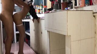 Thằng khốn nạn đưa em học sinh về nhà rồi gạ chịch em nó còn được xuất trong nữa