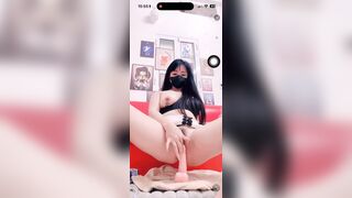 Em gái mới lớn ở nhà một mình nứng lồn quá live thủ dâm với sextoy cho sướng lồn 2