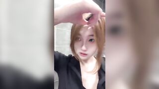 Em sinh viên mình dây vú to lồn non lắm lông móc lồn thủ dâm kích thích