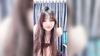Gái dâm mông to vú bư khoe hàng kiếm tiền lộ đâu ti dâm