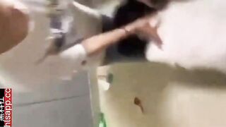 Đánh ghen bạo dâm con bạn cùng lớp nhét cả bàn tay vào lồn móc chảy nước