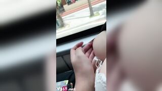 Ngồi trên xe về quê bắt em cởi đồ cho anh nghịch vú