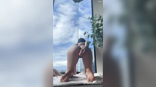 E gái trung quốc idol onlyfan thủ dâm public buổi sáng trên tầng cao phòng kính k che
