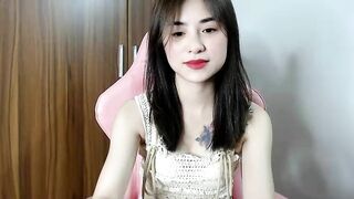 bé học sinh cuối cấp tập tành live để sau này quen việc