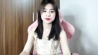 bé học sinh cuối cấp tập tành live để sau này quen việc