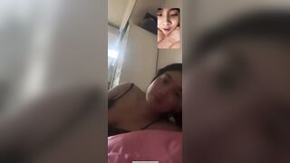 cặp đôi học sinh yêu xa call sex cho nhau