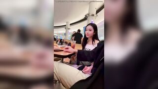 Gái dâm lén bú cặc bạn trai trong quán cà phê hàng ngon dâm đãng
