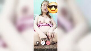 E gái video call với người yêu