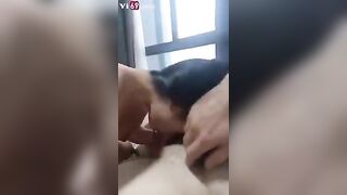 Cô học trò đeo kinh dâm đãng bú cu lút cán em còn bắt móc lồn vừa móc em vừa rên lớn