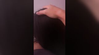 sang nhà bé học sinh chơi khi bố mẹ em vắng nhà