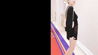 Lần đầu chịch em trong bộ đồ lưới mà anh cứ bị kẹt chim thốn hoài