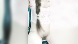 Em gái nhỏ nhắn xinh xắn có cái bím hồng mũm mĩm cần người zô húp