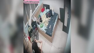 Em trần truồng nằm nghịch bím