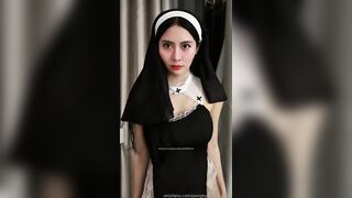 Pong Xinh Cosplay Nữ Tu Sĩ Lộ Diện Sự Dâm Đãng