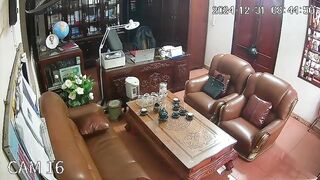 Quản lý trường dẫn gái vào văn phòng địt nhau dâm đãng