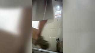 tổng hợp quay lén nhà vệ sinh nữ - trúng toàn mấy bé non tơ