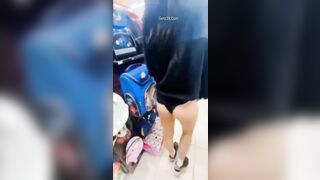 Sờ Bướm Gái Lạ Trong Nhà Sách Xong Gạ Đi Nhà Nghỉ