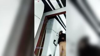 Con bạn thân đòi cởi bao cho địt trần xuất tinh vào lồn và cái kết