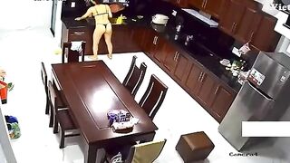 Xem cam thấy chị dâu đang quay khiêu dâm tự sướng