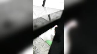 Quay lén em gái mới lớn tắm