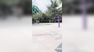Nhéc đuôi cáo vào lỗ đít rồi đi dạo công viên như chốn khôg người em xứng đáng bị địt