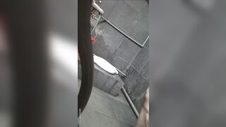 Quay lén cô giáo cấp 2 giáo viên ngoại ngữ Nguyễn Ánh Như đi đái hồn nhiên ghê
