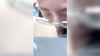vừa lái xe vừa được em yêu bú cu cho thì còn gì bằng