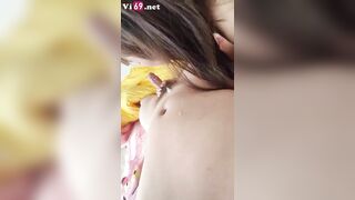 Clip Sex Xuất rồi em còn dâm đãng liếm hút tinh trên bụng anh