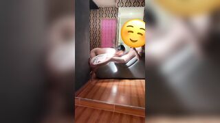 Ngọc Quyên 2k7 miệt mài dọn vệ sinh