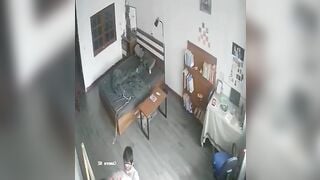 Bà thím nứng lồn tụt quần rồi kêu cháu bú đít
