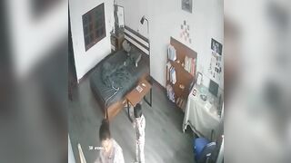 Bà thím nứng lồn tụt quần rồi kêu cháu bú đít