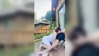 Đi cafe còn được em nhân viên chăm sóc con cặc bằng miệng phê tuyệt