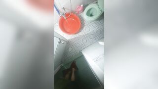 đặt cam quay lén nhà tắm của dãy trọ