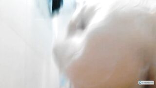 Quay lén bà chị họ tắm mông đít hấp dẫn khiêu gợi