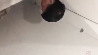 Theo dõi đôi Teen HS Phát Hiện Bọn nó vào WC TTTM bú cu đjt nhau