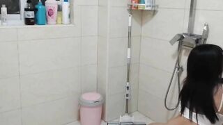 Quay lén em học sinh cấp 2 cũng là em họ  đi học về nhưng bị phát hiện