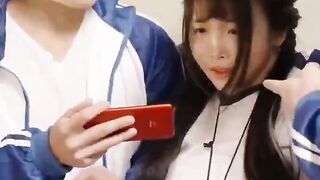Mấy thằng khốn nạn địt tập thể em học sinh chubby vú to lồn ngon nhiều nước dâm đãng