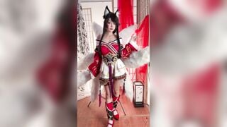 Em gái cosplay Umeko J cosplay Ahri - League of Legends