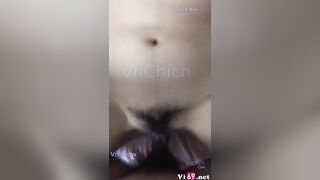 Em nữ sinh đang tuổi ăn với chịch xuất tinh rồi mà em còn cầm chim nhét vào đòi chịch