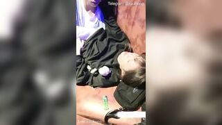 Đi karaoke hôn mỏ bú vú e nhân viên xinh đẹp rồi đưa vào nhà vệ sinh địt