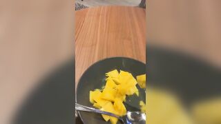 Dẫn đi vui chơi rồi vào nhà nghỉ địt cho tê lồn không bao bắn tinh đầy lồn múp