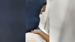 Lén sờ mông em lễ tân lên kiểm tra phòng gặp phải khách hàng biến thái