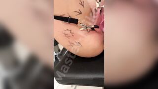 Bạo dâm hấp diêm con bạn thân biến nó thành lô lệ tinh dục vú to lồn múp hồng hào