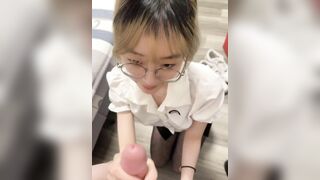 bé học sinh bú cu cho anh trai nuôi