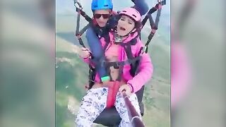 Chơi nhảy dù chỉ gái bị hướng dẫn móc lồn rồi hởi